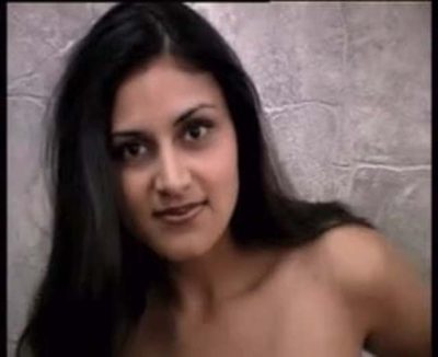 Cute bhabhi ke nange hone ka sexy video (Indian striptease)