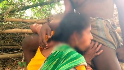 Jungle me chodne ki video banai adivasi couple ne