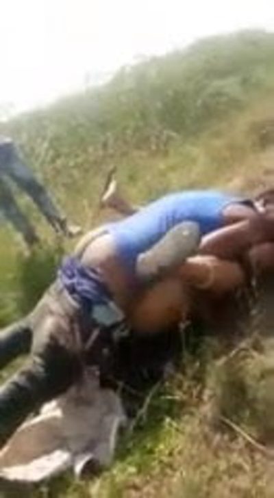 Khet me chudwaya desi randi ne