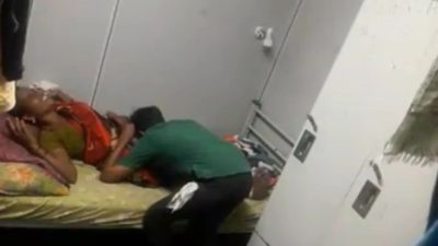 Hospital Me Safai Wali Aunty Ki Chudai