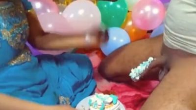 Laude Par Cake Laga Ke Bhabhi Ko Khilaya